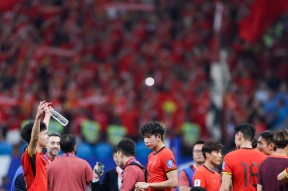 九游-Faker回归赛场，出色防守首场状态亮眼，中国队观众沸腾！的简单介绍