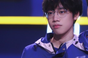 J9-JackeyLove在老鹰比赛中回归赛场，突破纪录引发热议！的简单介绍