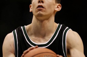 Karsa遭遇十二连败，热火教练面临压力！的简单介绍